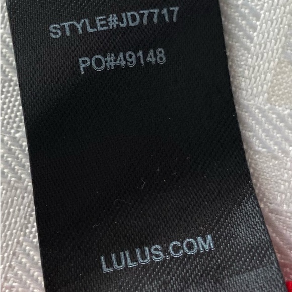 Lulu's Red Long Sleeve Dress with Flared Cuffs size Large Perfect for Valentines - Picture 8 of 16